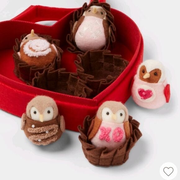 NWT Featherly Friends" Chocolate Box 2025 Valentine's Day Decorative Birds lot - Picture 1 of 7